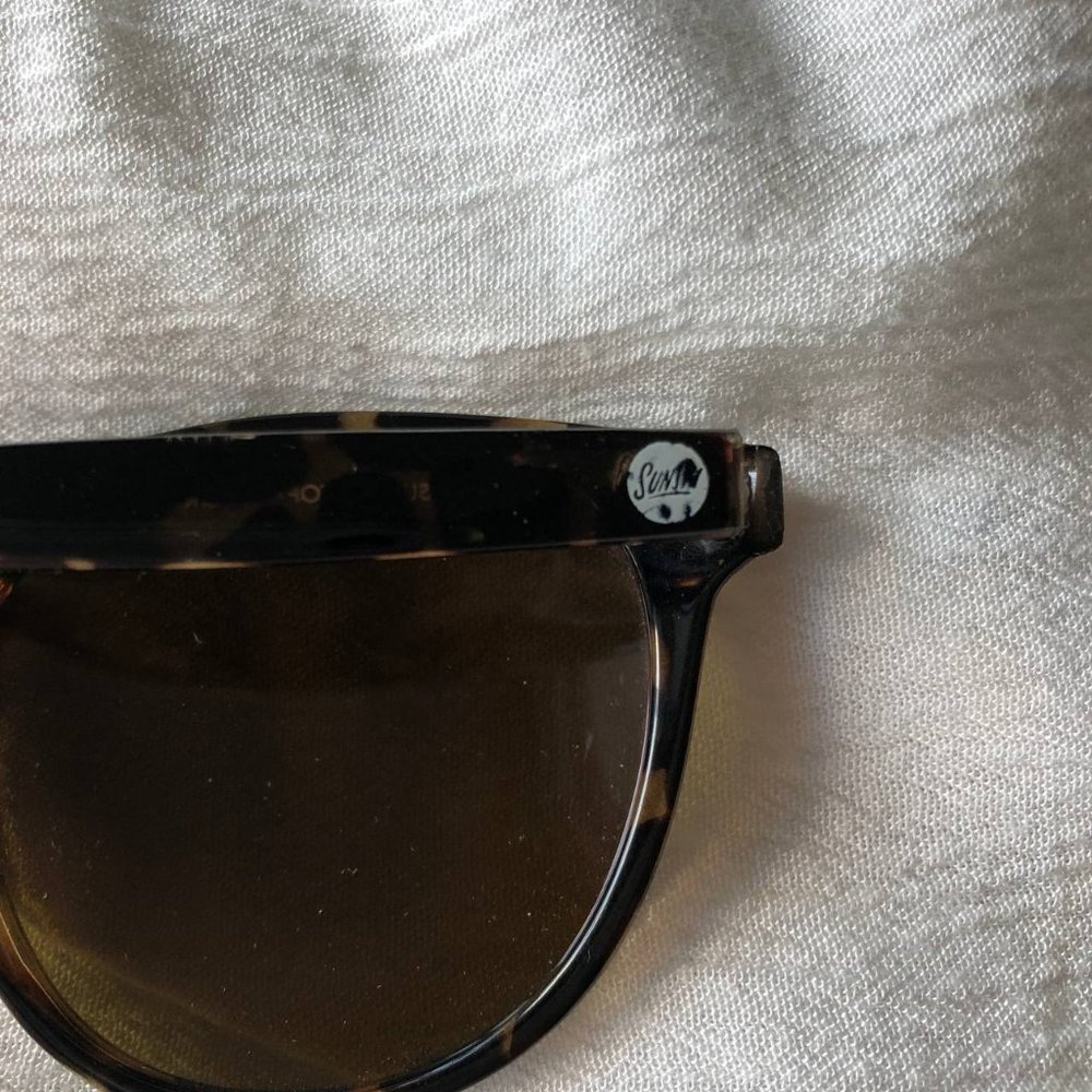 Makanis Women's Sunglasses SUN-MK-TOP Purple Lenses - Picture 3 of 7